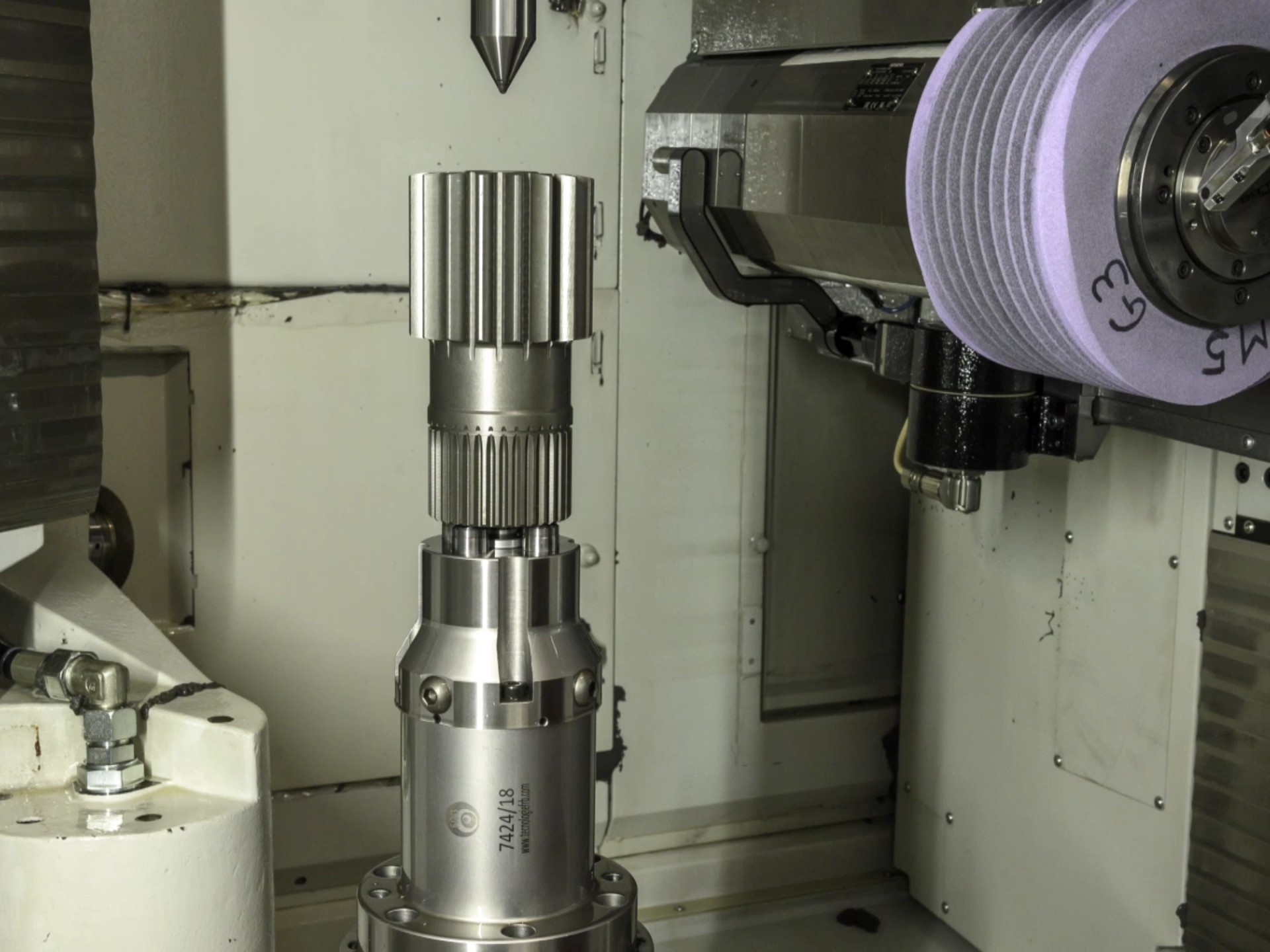 包括：揽货、托运、订舱、仓储、中转、集装箱拼装拆箱、结算运杂费、报关、报验、保险、相关短途运输服务及咨询业务