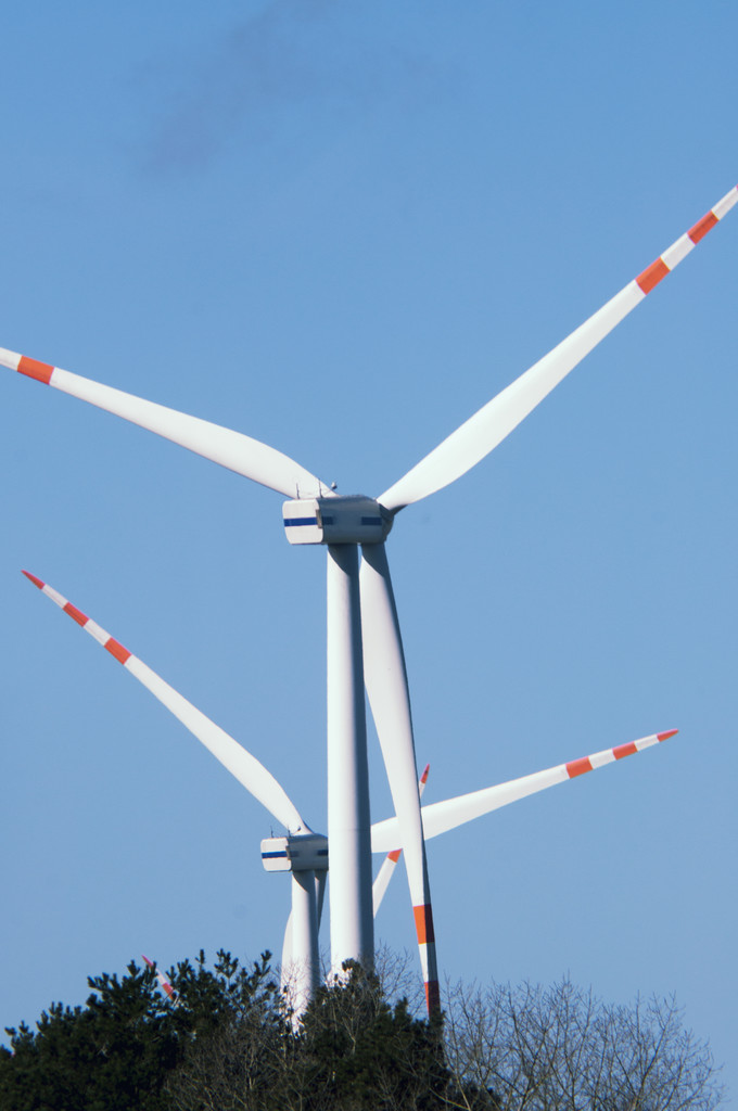 通过“焊接+插尖灌浆”等工艺实现组块与基础的强固连接