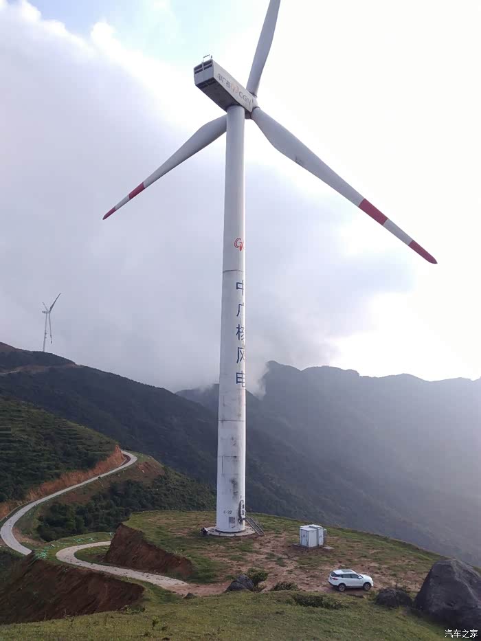 在全球范围内算什么水平?答案是:目前国外已安装发电的最大商业风电机组