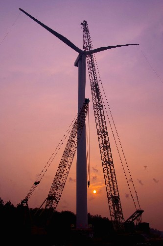 比腾势D9早三个月