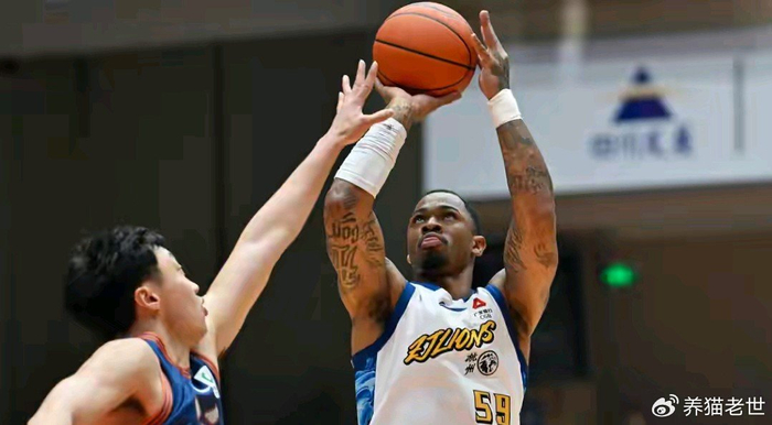 广厦塔克单场36+15+12助力克山东 硬解能力成夺冠