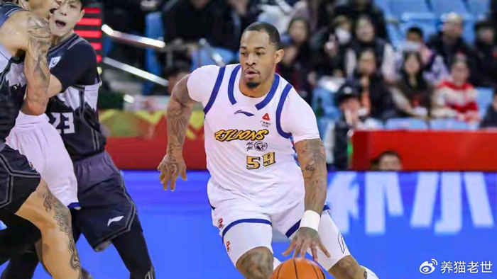 广厦塔克单场36+15+12助力克山东 硬解能力成夺冠