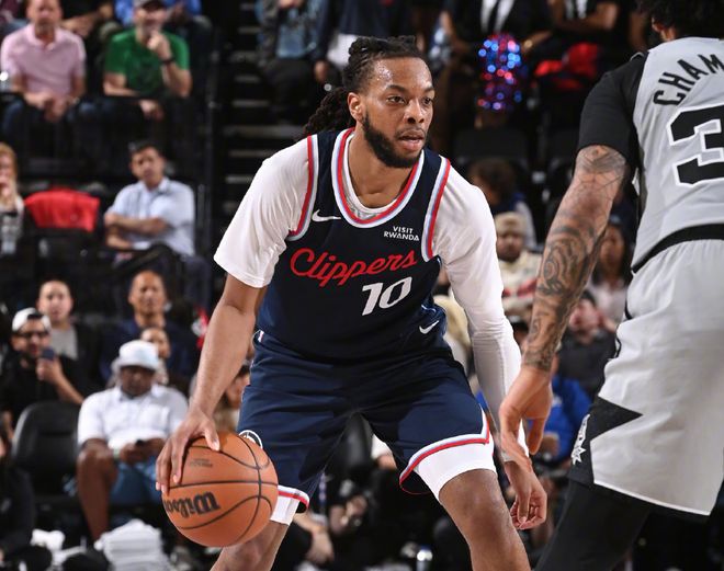 快船客场迎战排名垫底的国王，双方交手记录成