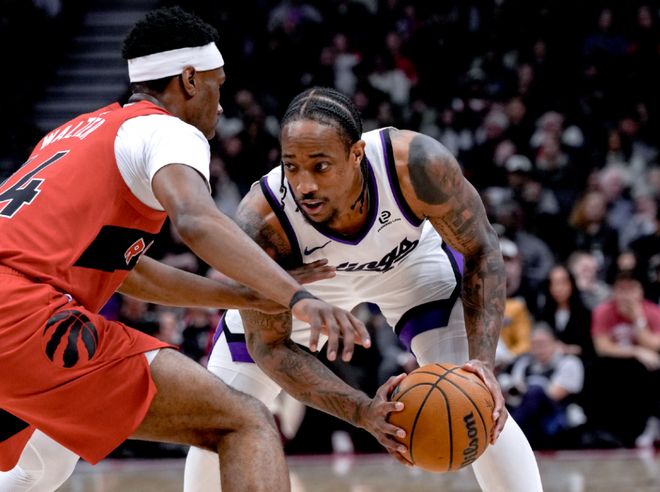 快船客场迎战排名垫底的国王，双方交手记录成