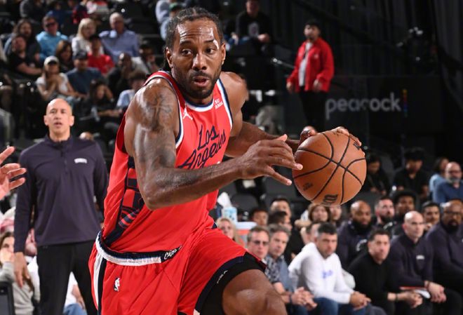 快船客场迎战排名垫底的国王，双方交手记录成